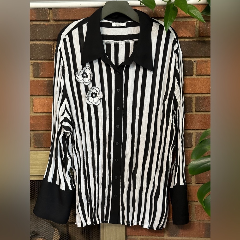 Black and White Striped button front shirt Size 3X